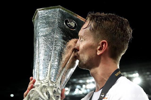 郭涵煜夺得温网女双冠军 中国网球又添一座大满贯